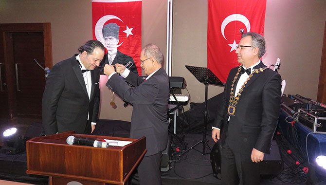 Marmara Skal’da başkanlık zinciri törenle Melih Buluç'a verildi