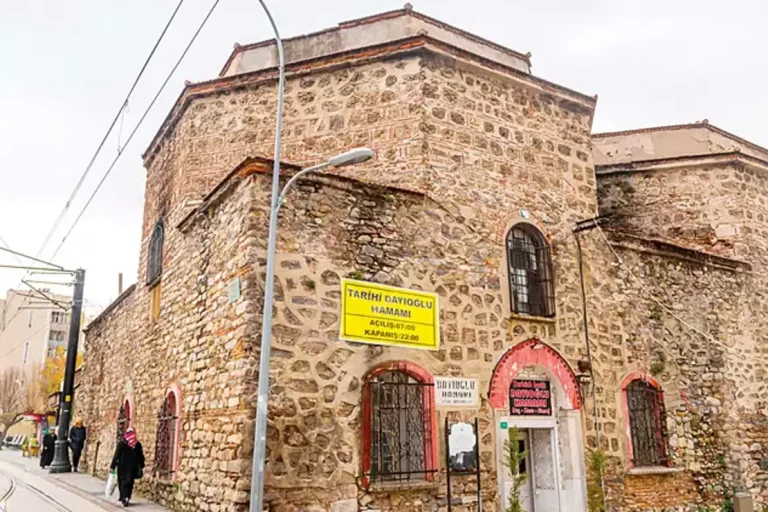 Bursa’nın her mahallesinde bir hamam var.