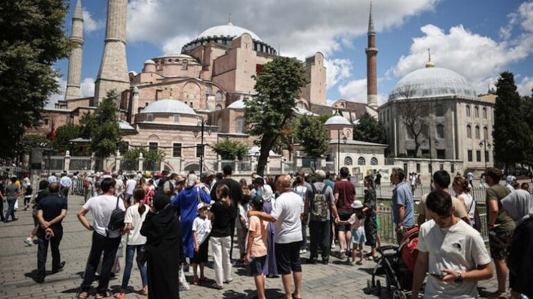 İstanbul 17,5 milyon ziyaretçi sayısıyla rekor kırdı.