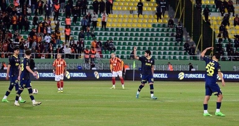 Fenerbahçe ve Galatasaray’dan 2 dakikalık derbi