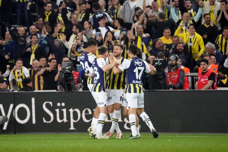 Kadıköy’de gol yağmuru! Fenerbahçe hata yapmadı