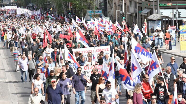 Yunanistan’da asgari ücret zammını az bulan işçiler genel greve gitti…!