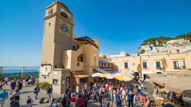 İtalyan adası turist kabusu yaşıyor..!