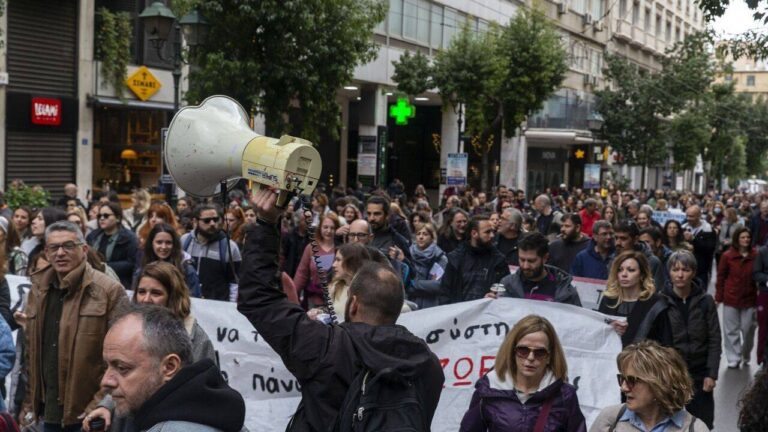 Yunanistan’da işçiler meydanlarda: Genel grev devam ediyor.