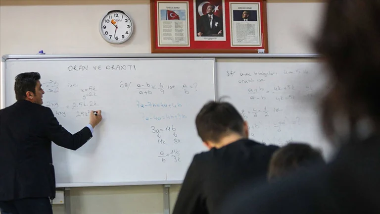 MEB duyurdu: Sözleşmeli öğretmen ataması için başvurular başladı.