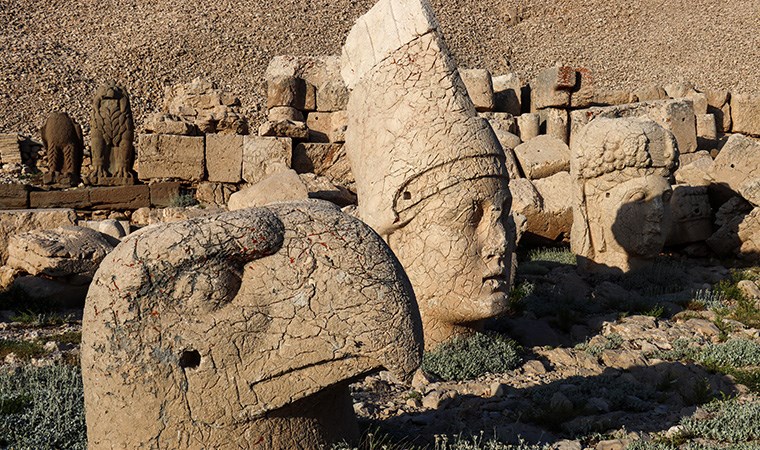 Dünya mirası Nemrut’u bayramda yaklaşık 8 bin kişi ziyaret etti..!