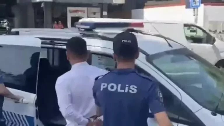 Kadıköy’de ambulansın önünü motosikletle kesmişlerdi: 2 şüpheli yakalandı