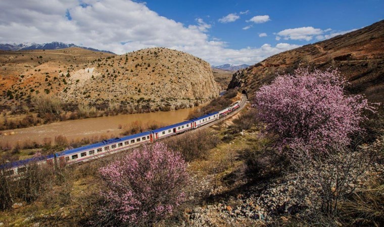 Doğu Ekspresi’ne alternatif: Turistik Tatvan Treni yola çıkıyor..!