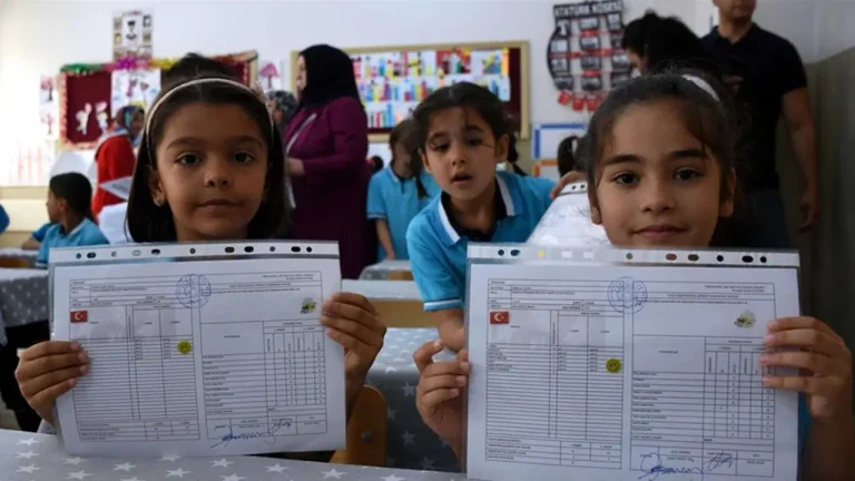 Yaklaşık 20 milyon öğrenci karne aldı…!
